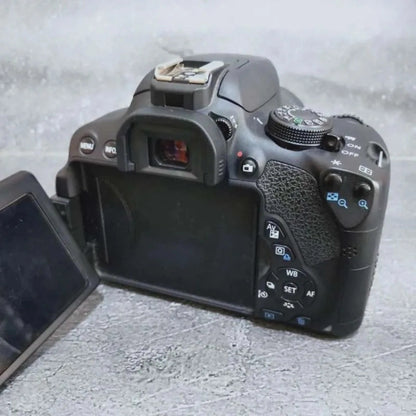کینن 700D 18-55mm لینس - 18MP، ٹچ اسکرین