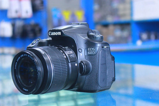 کینن EOS 60D 18-55mm لینس کے ساتھ - طاقتور DSLR کیمرہ